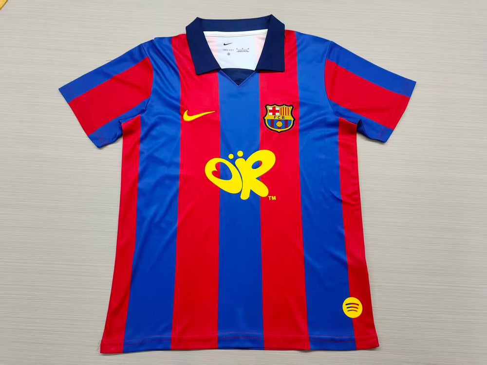 Camisa Barcelona x Olivia Rodrigo Edição Especial Retrô 2003/2004 Vermelha e Azul Nike