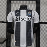 Camisa Newcastle United I 25/26 Preta e Branca Masculina - Jogador Adidas