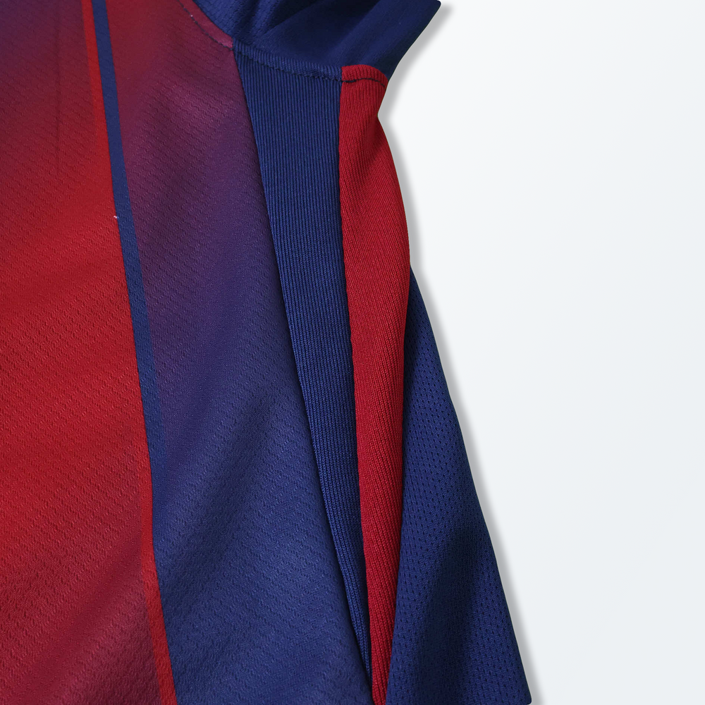 Camisa Barcelona x Olivia Rodrigo Vermelha e Azul Nike