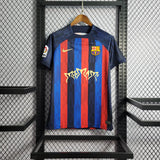 Camisa Barcelona Rosalía Motomami Vermelha e Azul Nike