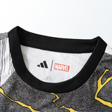 Conjunto Infantil Real Madrid x Marvel 2026 Edição Especial Pré-Jogo Preto e Branco