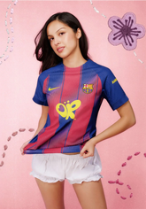 Camisa Barcelona x Olivia Rodrigo Vermelha e Azul