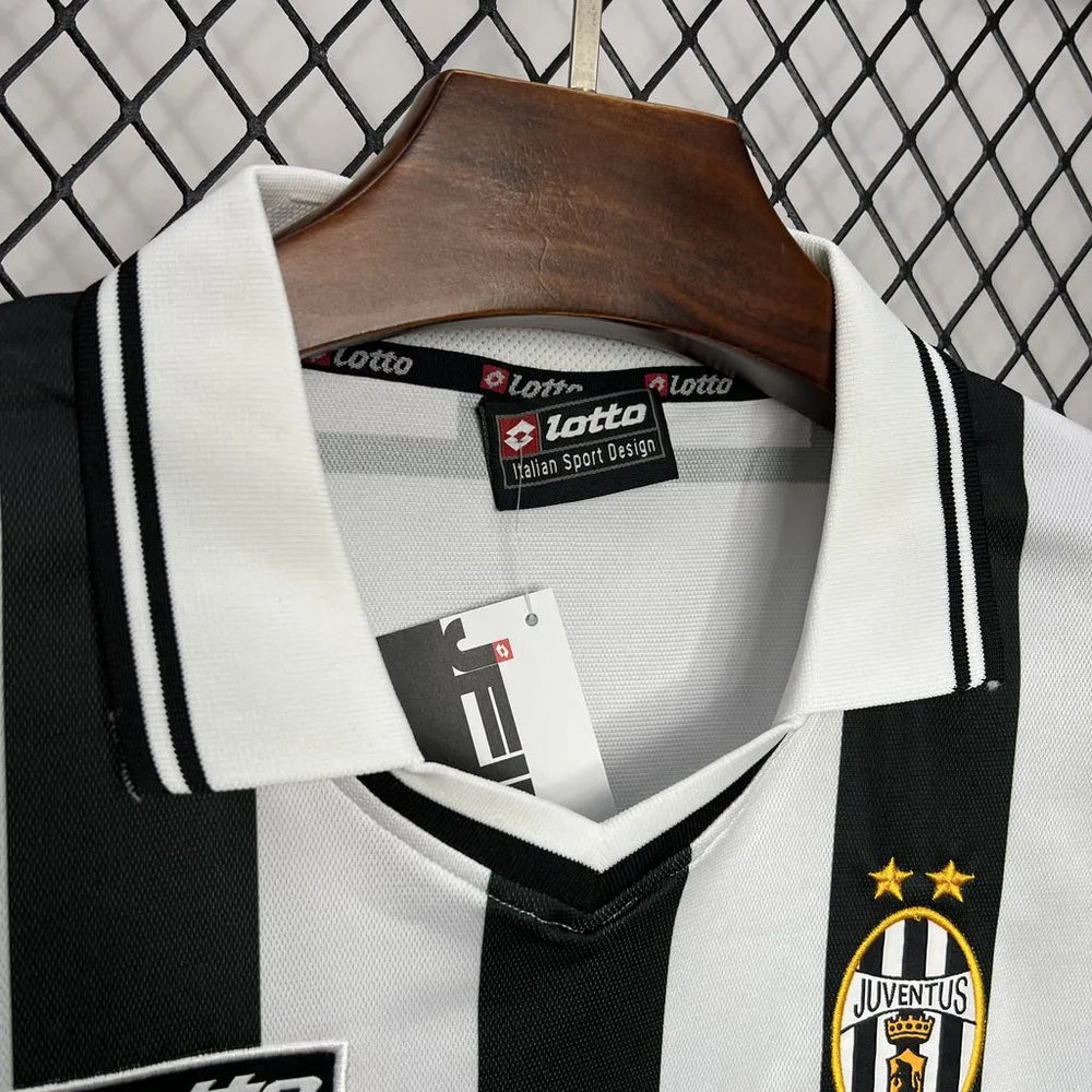 Camisa Juventus I 2001/2002 Retrô Preta e Branca Masculina Lotto
