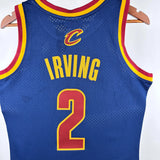 Regata Cleveland Cavaliers Mitchell & Ness Kyrie Irving #2 Retrô 2011/2012 Azul - DS Sports - Artigos Esportivos