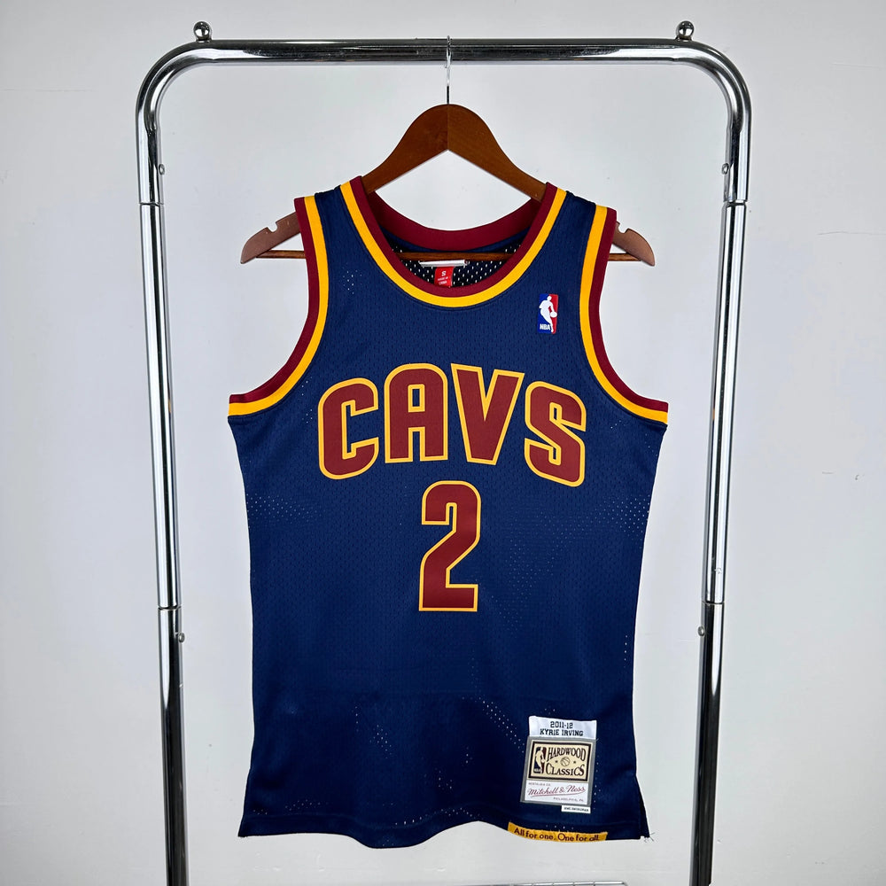 Regata Cleveland Cavaliers Mitchell & Ness Kyrie Irving #2 Retrô 2011/2012 Azul - DS Sports - Artigos Esportivos