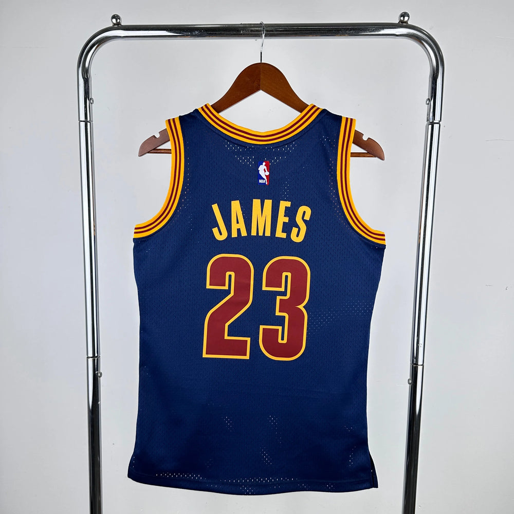 Regata Cleveland Cavaliers Mitchell & Ness Lebron James #23 Retrô 2015/2016 Azul - DS Sports - Artigos Esportivos