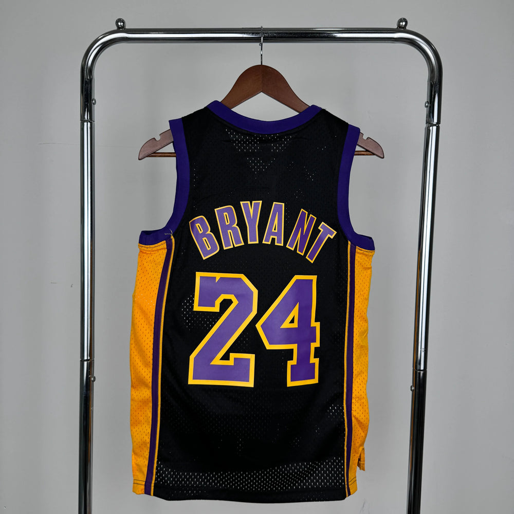 Regata Los Angeles Lakers Mitchell & Ness Kobe Bryant #24 Retrô 2009/2010 Preta - DS Sports - Artigos Esportivos