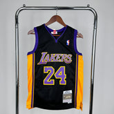 Regata Los Angeles Lakers Mitchell & Ness Kobe Bryant #24 Retrô 2009/2010 Preta - DS Sports - Artigos Esportivos