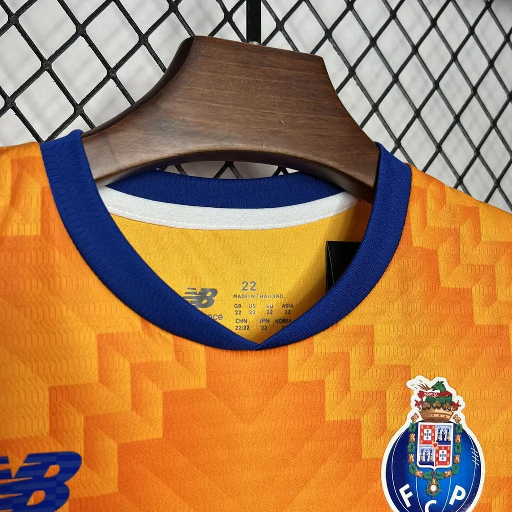 Conjunto Infantil FC Porto II 24/25 Laranja New Balance