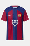 Camisa Barcelona I 23/24 Edição Especial "Karol G" Vermelha e Azul Masculina Nike