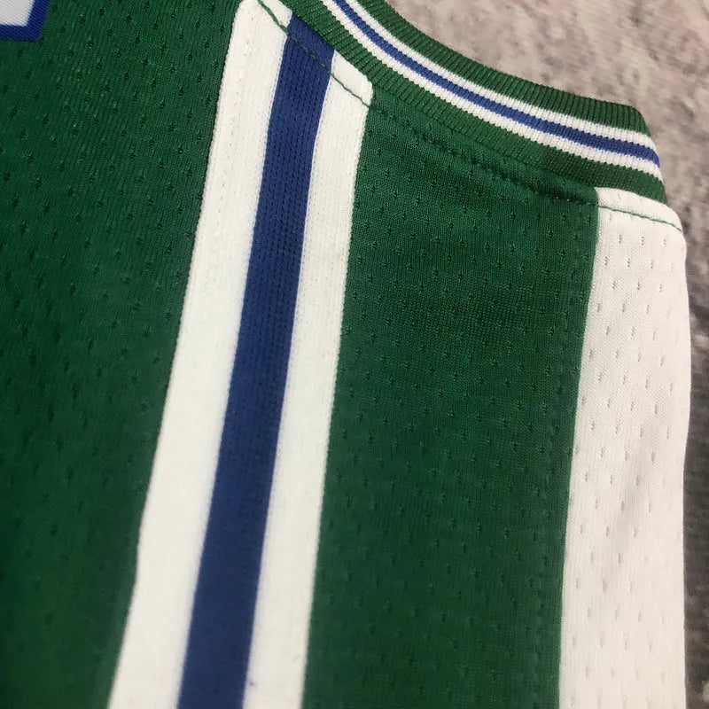 Regata Detroit Pistons Swingman City Edition 22/23 Verde Masculina Nike