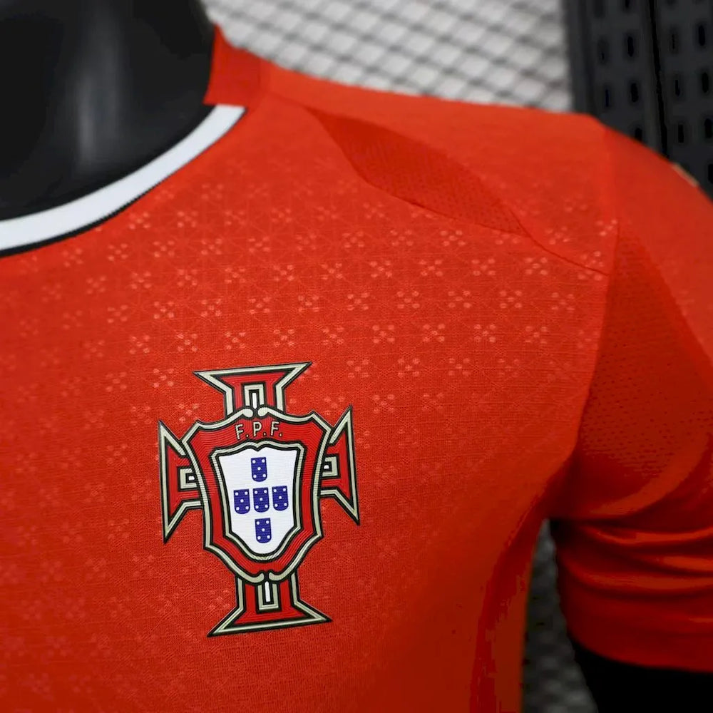 Camisa Seleção Portugal I 25/26 Vermelha Masculina Modelo Jogador Puma