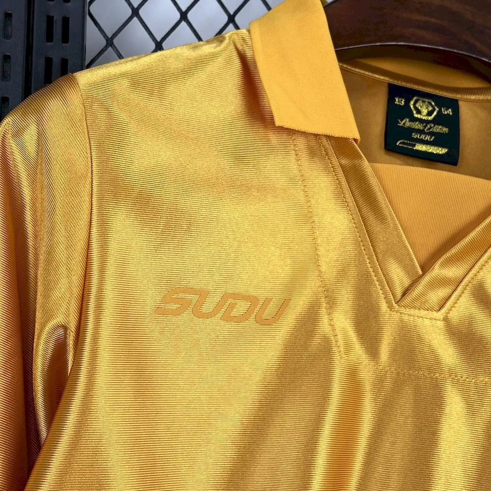 Camisa Wolverhampton Wanderers Edição Especial 70 Anos Honvéd Dourada Masculina Sudu