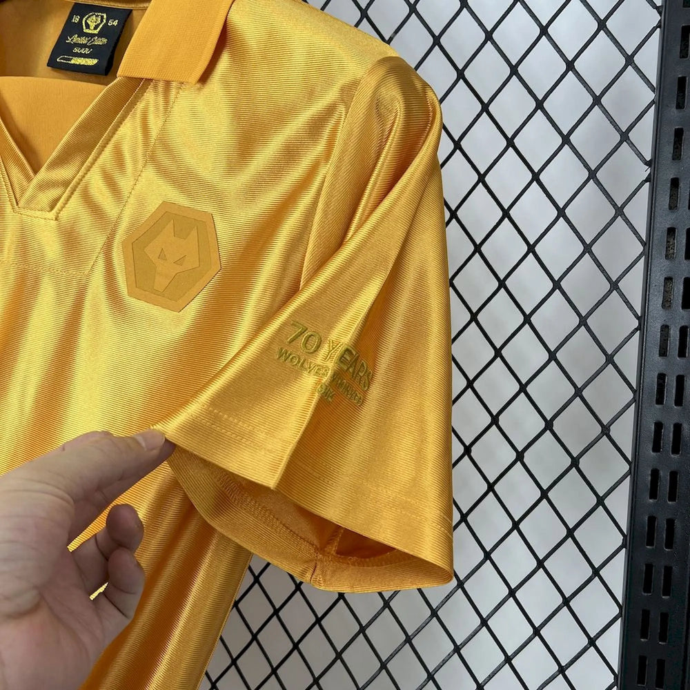 Camisa Wolverhampton Wanderers Edição Especial 70 Anos Honvéd Dourada Masculina Sudu