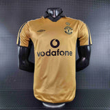 Camisa Manchester United Dupla Face 100 Anos Retrô 2001/2002 Branca / Dourada Masculina Umbro