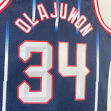 Regata Houston Rockets Mitchell & Ness Olajuwon #34 Retrô 96/97 Azul
