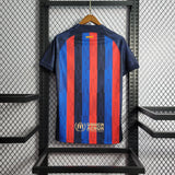 Camisa Barcelona Edição Especial Rosalía Motomami Vermelha e Azul