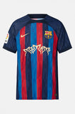 Camisa Barcelona Edição Especial Rosalía Motomami Vermelha e Azul