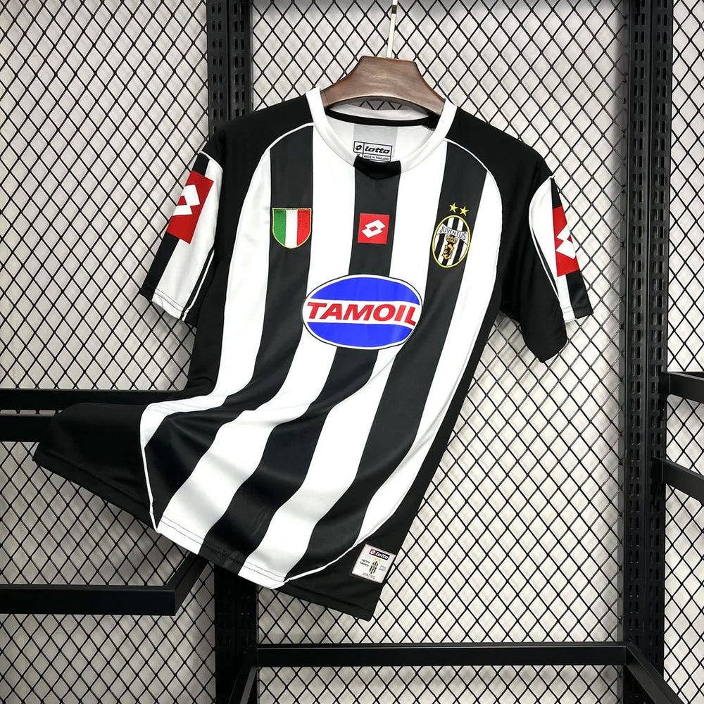Camisa Juventus I 2002/2003 Retrô Preta e Branca Masculina Lotto