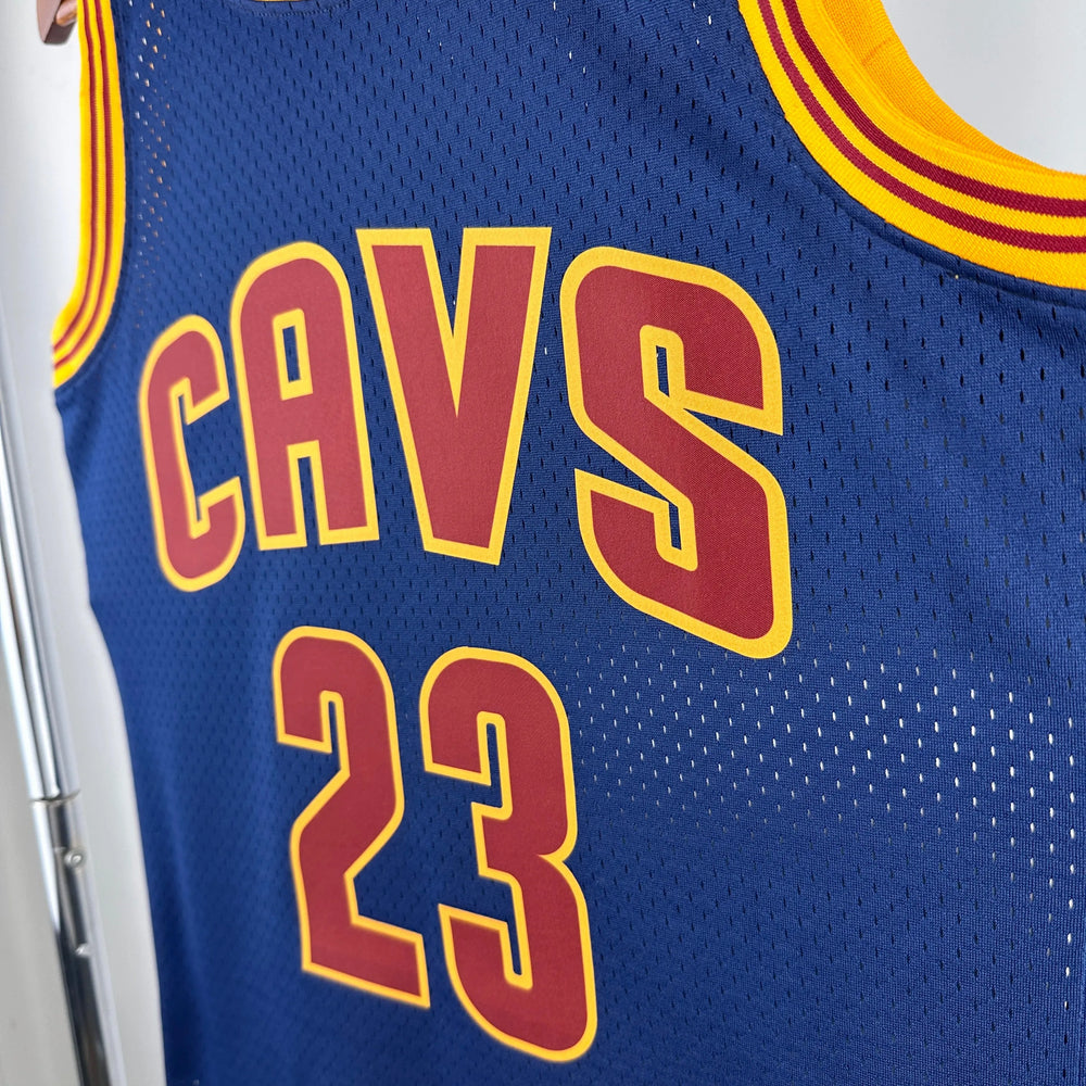 Regata Cleveland Cavaliers Mitchell & Ness Lebron James #23 Retrô 2015/2016 Azul - DS Sports - Artigos Esportivos