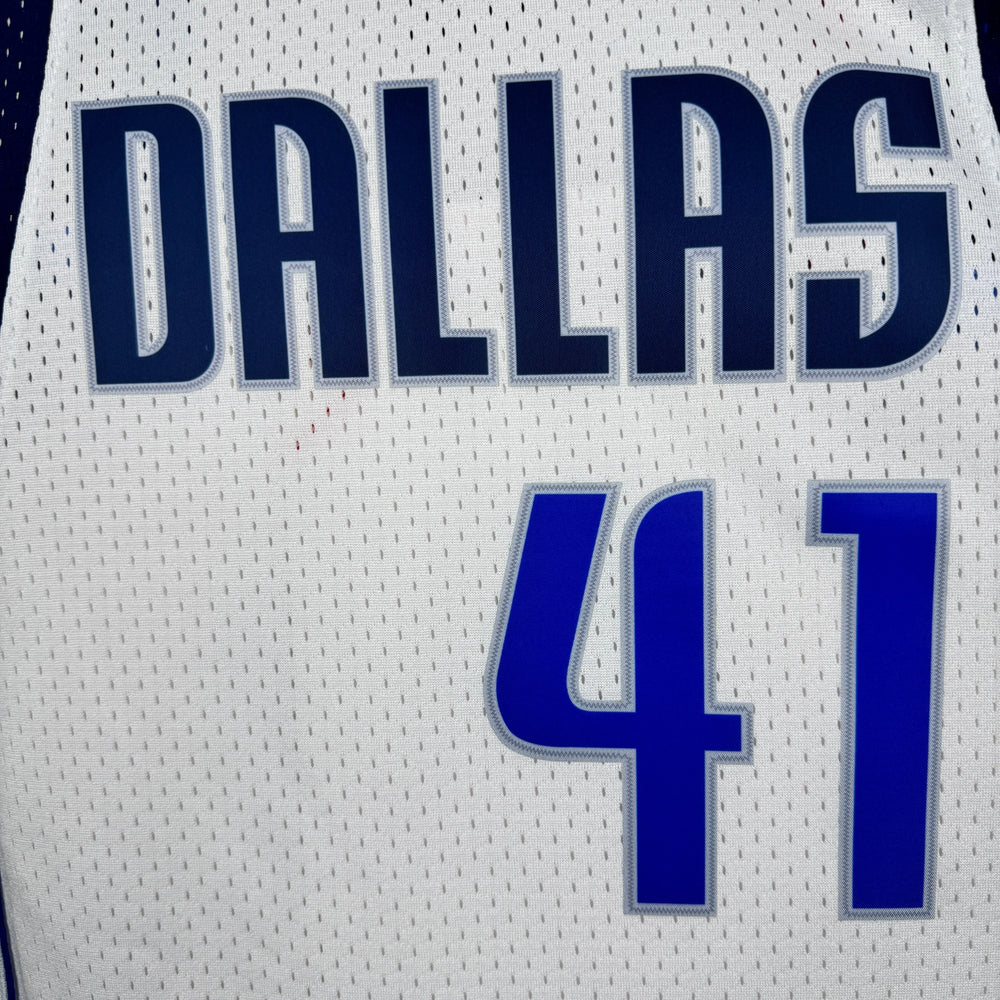 Regata Dallas Mavericks Mitchell & Ness Dirk Nowitzki #41 Retrô 2010/2011 Branca - DS Sports - Artigos Esportivos