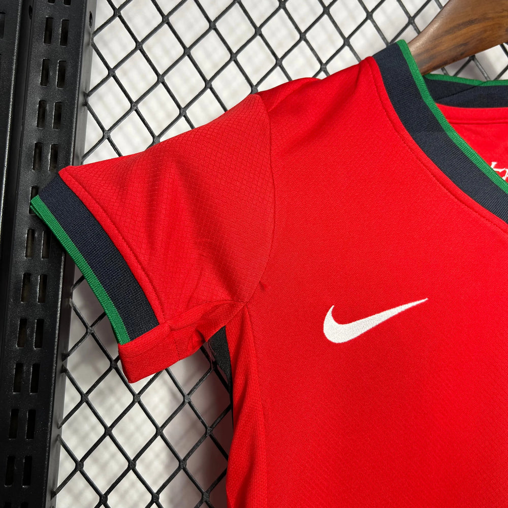 Conjunto Infantil Seleção Portugal I 24/25 Vermelho Nike