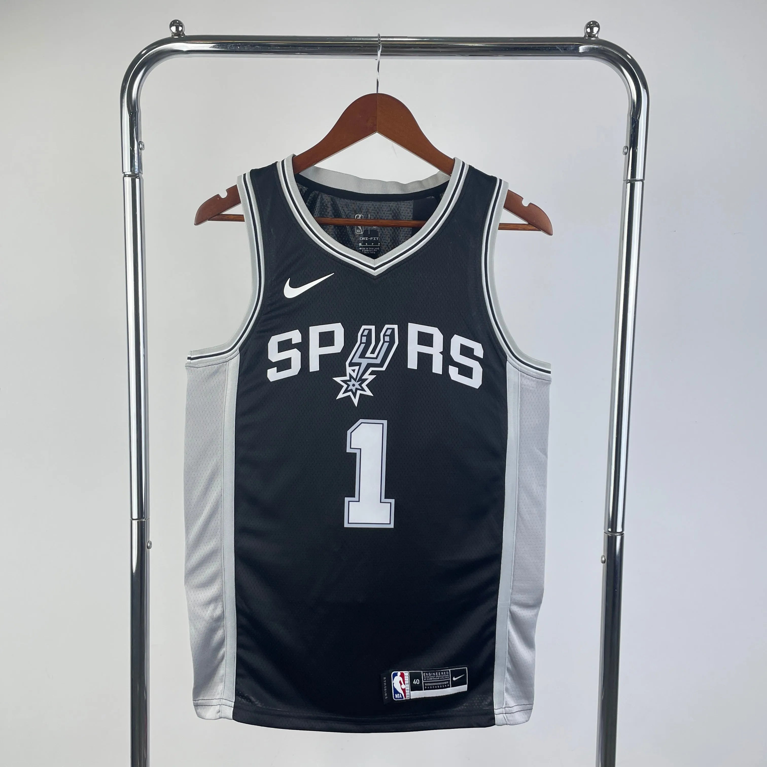 Regata San Antonio Spurs Swingman Icon Edition 23/24 Preta Masculina - DS Sports - Artigos Esportivos