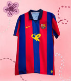 Camisa Barcelona x Olivia Rodrigo Edição Especial Retrô 2003/2004 Vermelha e Azul Nike