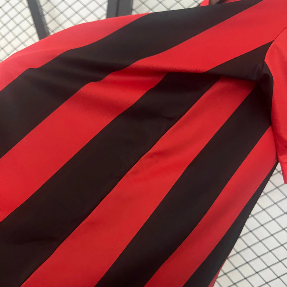 Camisa AC Milan Edição Especial 125 Anos Vermelha e Preta Masculina Puma