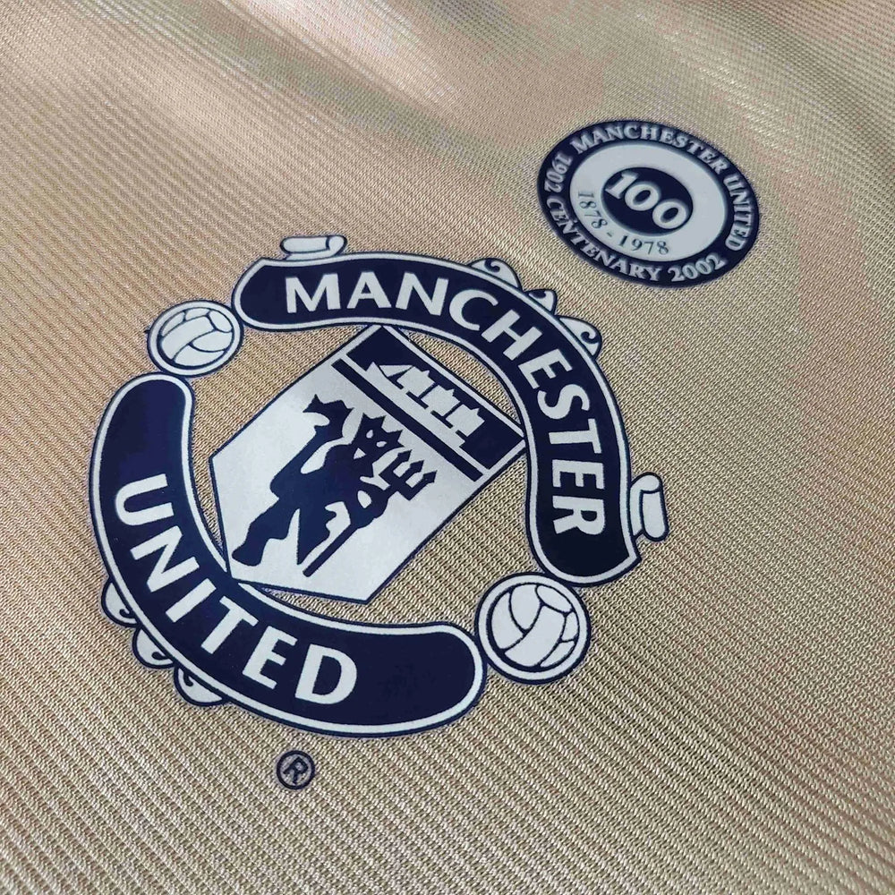 Camisa Manchester United Dupla Face 100 Anos Retrô 2001/2002 Branca / Dourada Masculina Umbro