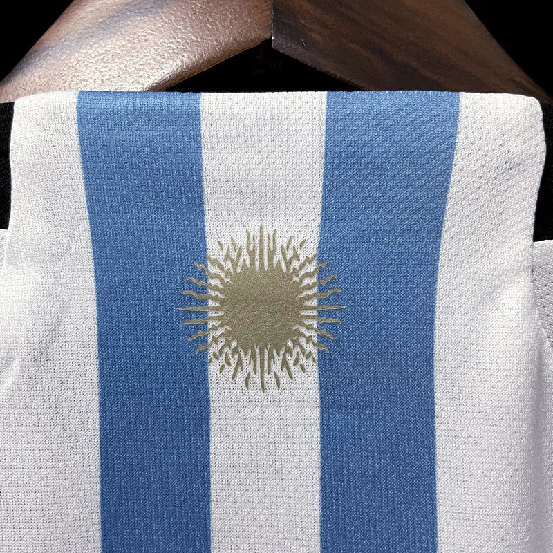 Camisa Seleção Argentina I Campeã Copa do Mundo 2022 Branca e Azul Masculina Adidas